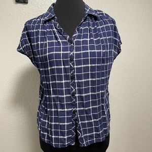 Universal Thread Women’s Short Sleeve Button Up Plaid Top SMALL